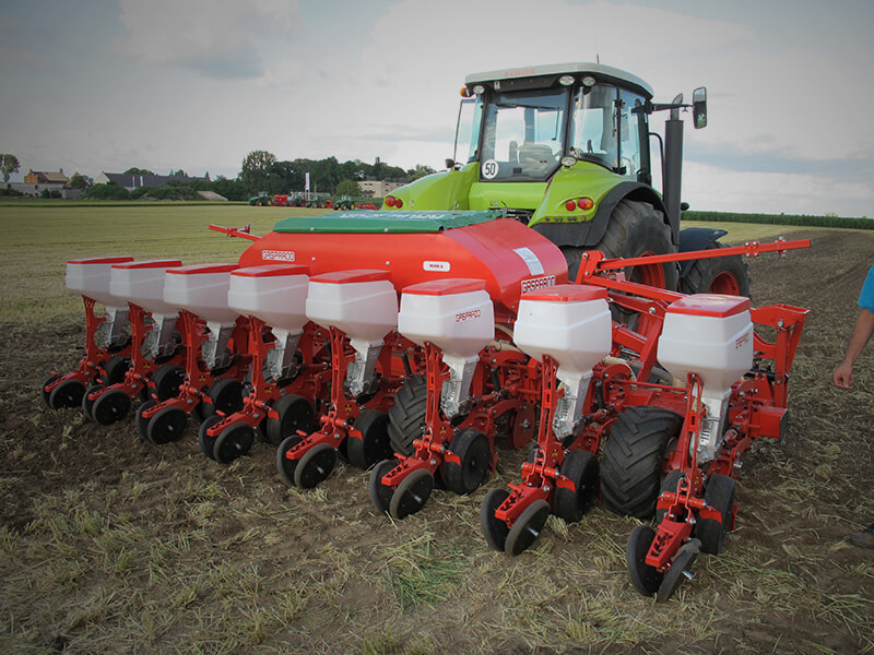 MIRKA - Precision planter with vertical and floating folding wings frame