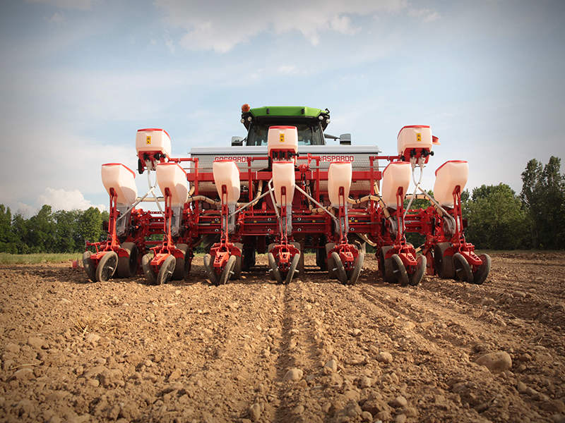 MAGA - Precision planter with folding wings frame and adjustable row spacing