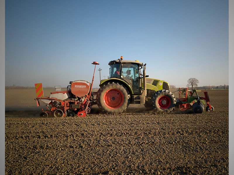 CHRONO 300 - High speed flow mounted precision planter with telescopic frame
