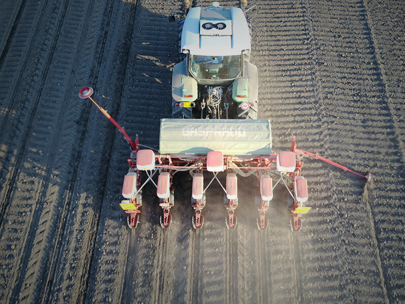 MONICA - Precision planter with telescopic frame and adjustable row spacing