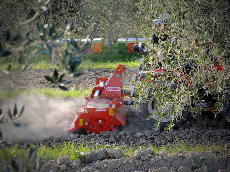 W - Rotary tiller with adjustable offset