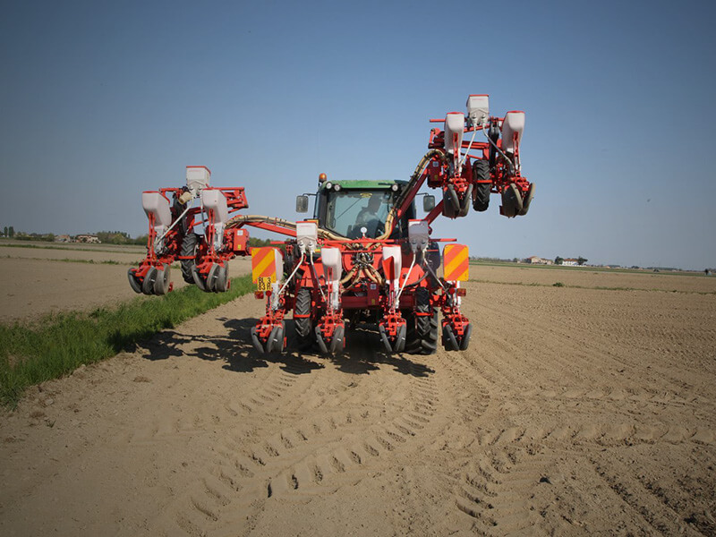 MANTA - Precision planter with vertical and floating folding wings frame