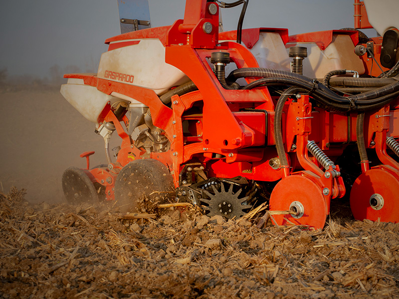 CHRONO 700 - Trailed high-speed precision planter with hydraulic front folding