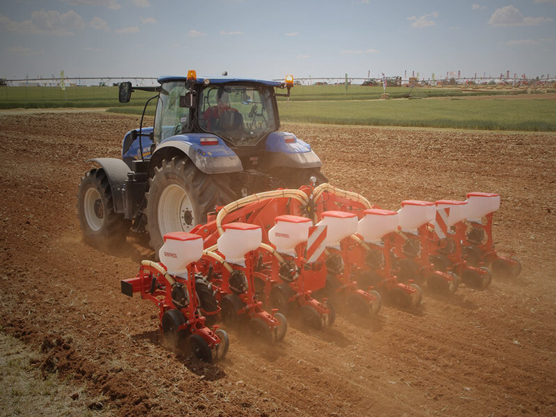 MANTA - Precision planter with vertical and floating folding wings frame