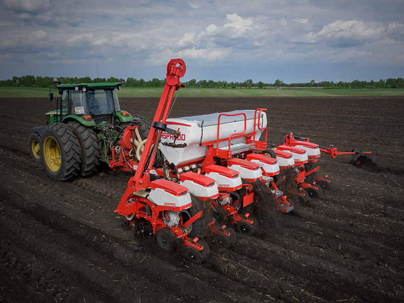CHRONO 700 - Trailed high-speed precision planter with hydraulic front folding