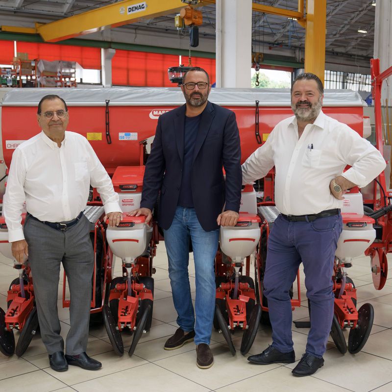 De izquierda a derecha: Luigi De Puppi (CEO de MASCHIO GASPARDO), Mirco Maschio (presidente de MASCHIO GASPARDO) y Andrea Maschio (vicepresidente de MASCHIO GASPARDO)