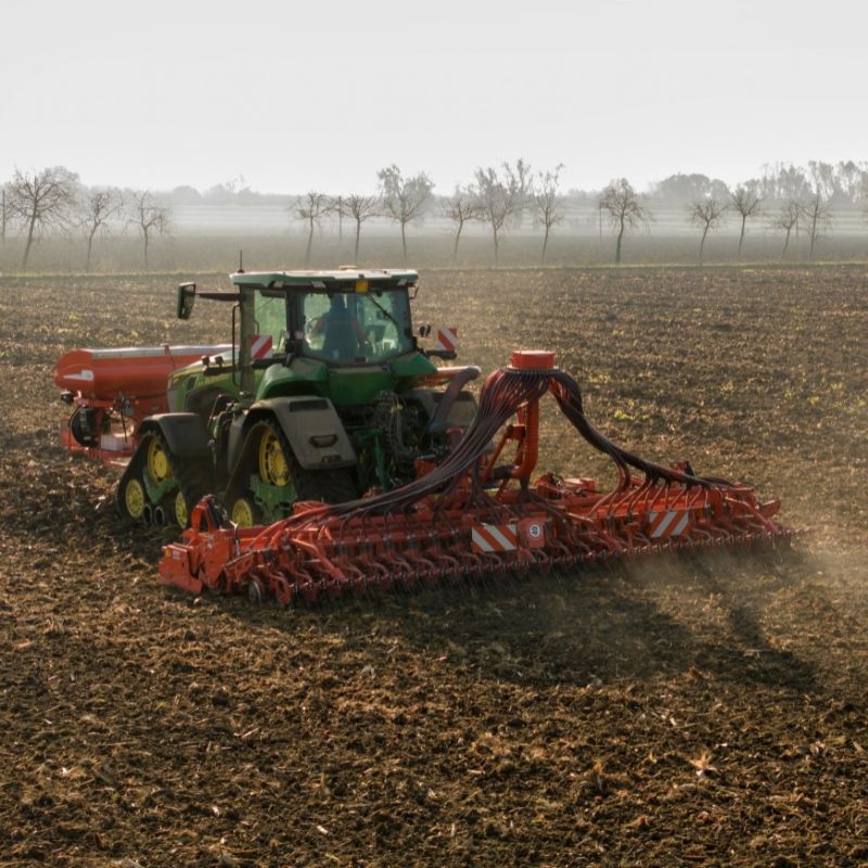 Fewer passes, better germination: CENTAURO PA1 ISOTRONIC combines rotary harrowing and cereal sowing