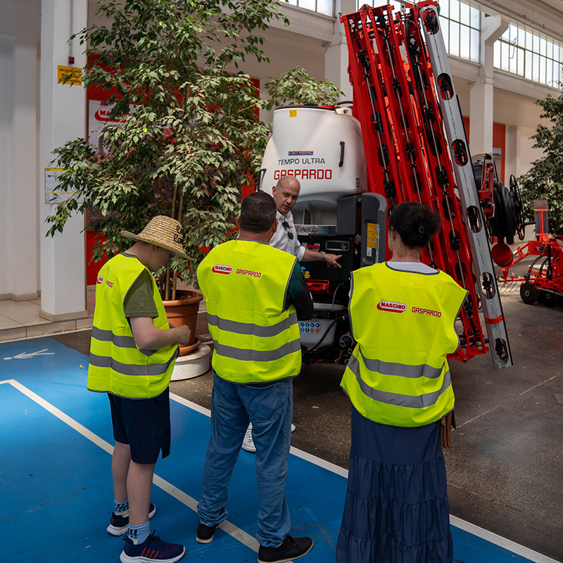 Pedro Pastore, the Brazilian agri-influencer with over 1 million followers, visits MASCHIO GASPARDO's headquarters.